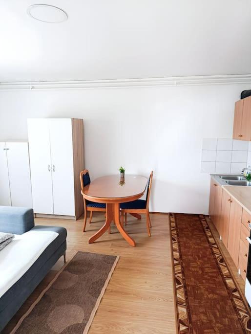 Renovated And Quiet *