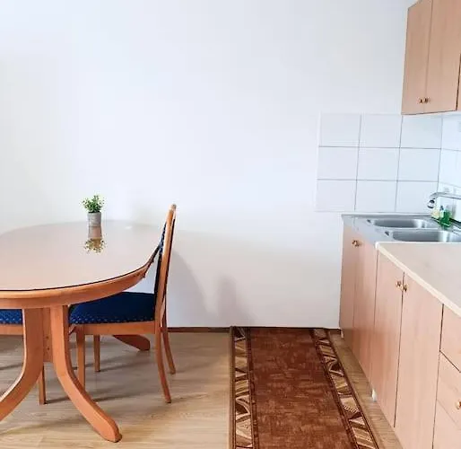 Renovated And Quiet Apartment
